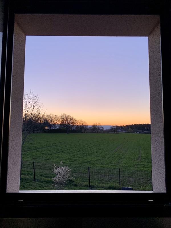 Une fenêtre, quelque part dans la campagne roannaise