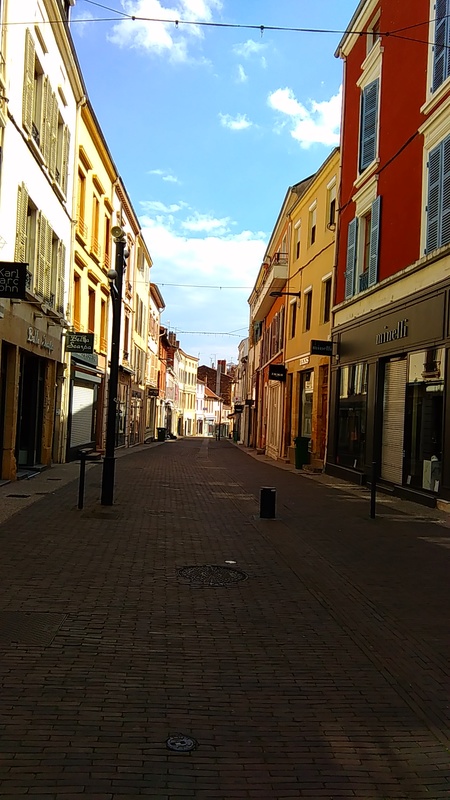 Quatre vues des rues Maréchal Foch, de la place du Marché et de la rue Jean Jaurès