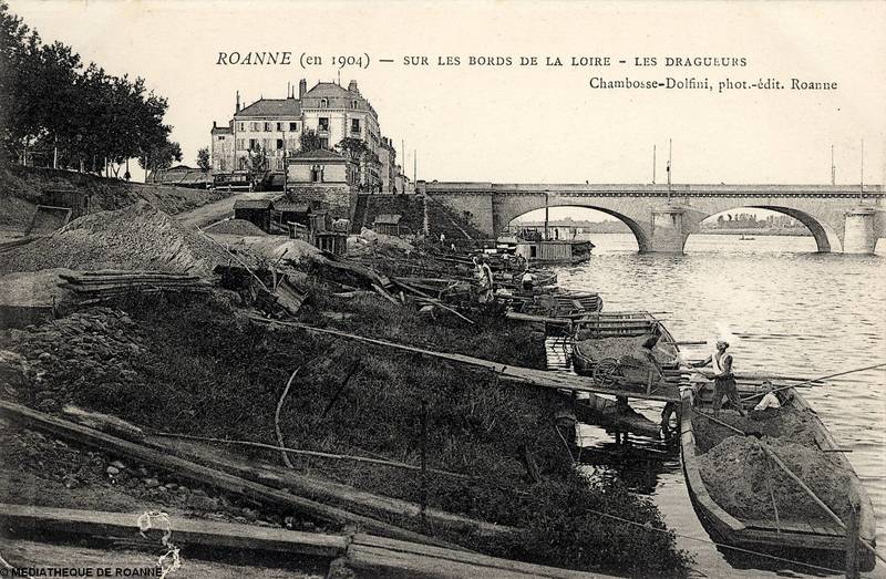ROANNE (en 1904) - Sur les bords de la Loire - Les dragueurs