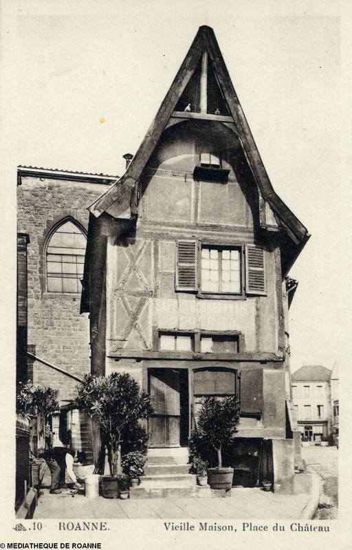 Roanne - Vieille maison, Place du Château