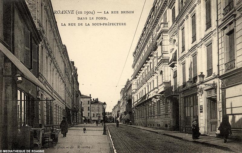 ROANNE (en 1904) La rue Brison - Dans le fond, la rue de la Sous-Préfecture