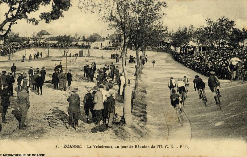 Roanne - Le vélodrome, un jour de réunion de l'U.C.R. - P.B.