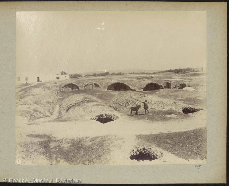 Sans titre (Caves semi-enterrées) Carthage Tunisie