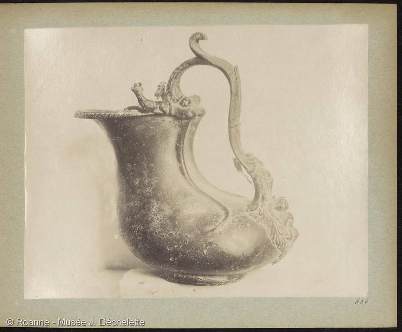 Sans titre (Musée de Naples. Vase de bronze)