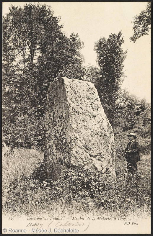 Environs de Falaise - Menhir de la Hoberie, à Ussy