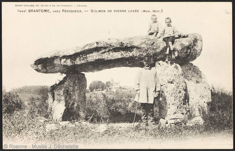 Brantome, près Périgueux - Dolmen de pierre levée (Mon. Hist.)
