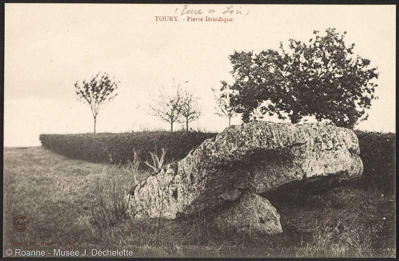 Toury - Pierre druidique