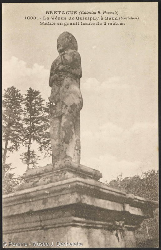 La Vénus de Quinipily à Baud (Morbihan) Statue en granit haute de 2 mètres