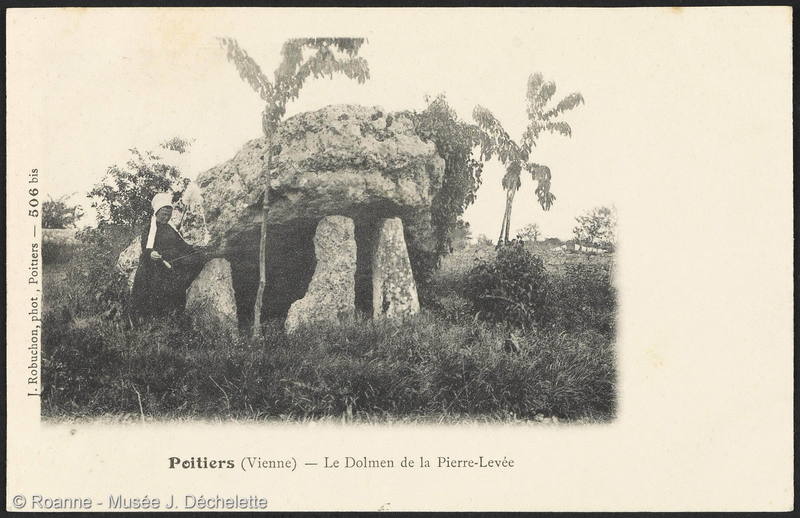 Poitiers (Vienne) - Le Dolmen de la Pierre-Levée