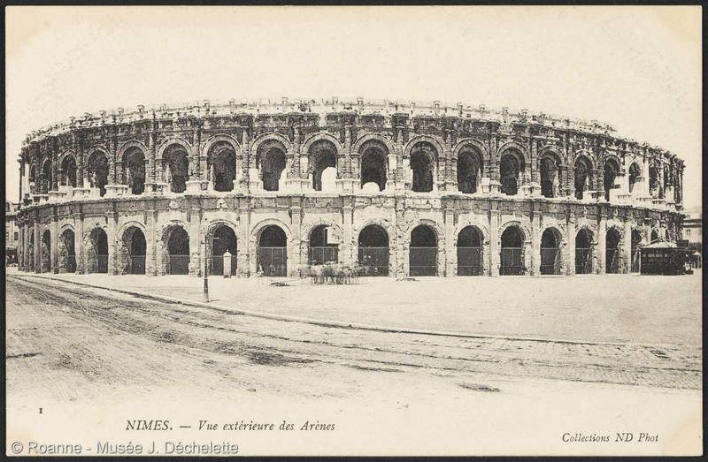 Nîmes - Vue Extérieure des Arènes