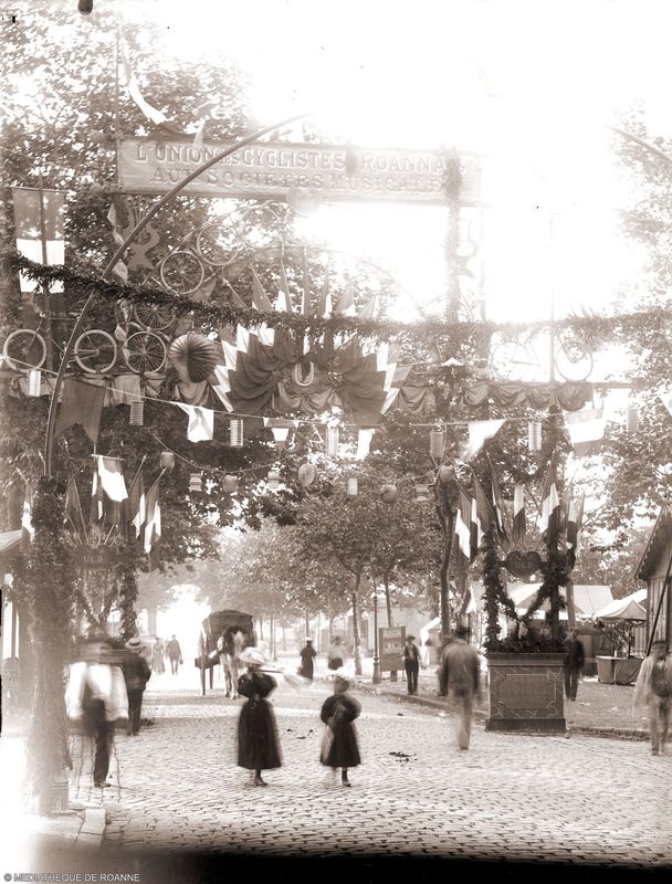 Roanne - Arc de Triomphe de l'Union des cyclistes roannais