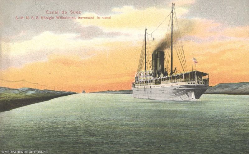 Canal de Suez - S.M.S.S.Königin Wilhelmina  traversant le canal.