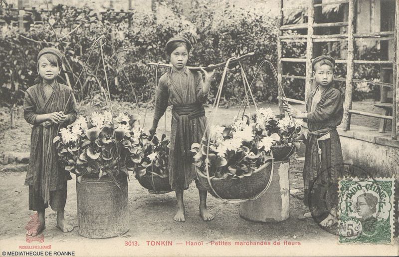 TONKIN - Hanoï - Petites marchandes de fleurs.