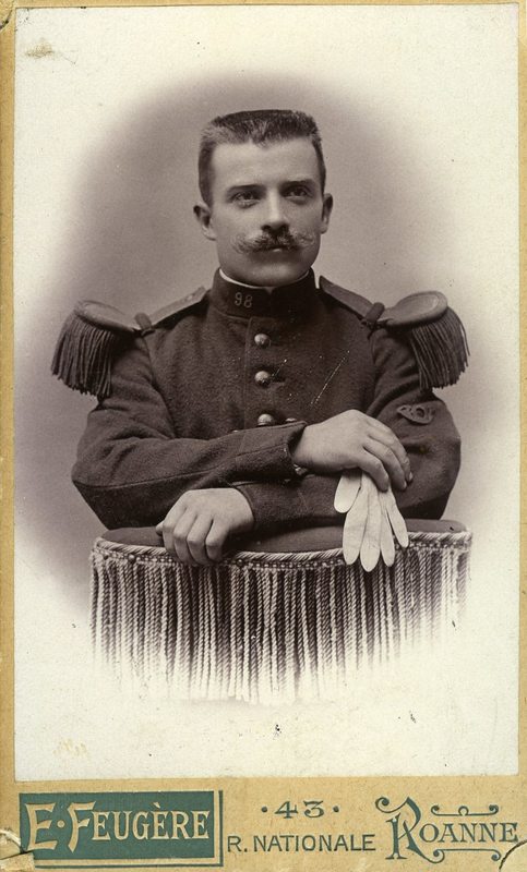 Soldat du 98ème Régiment d'Infanterie coiffé à la brosse