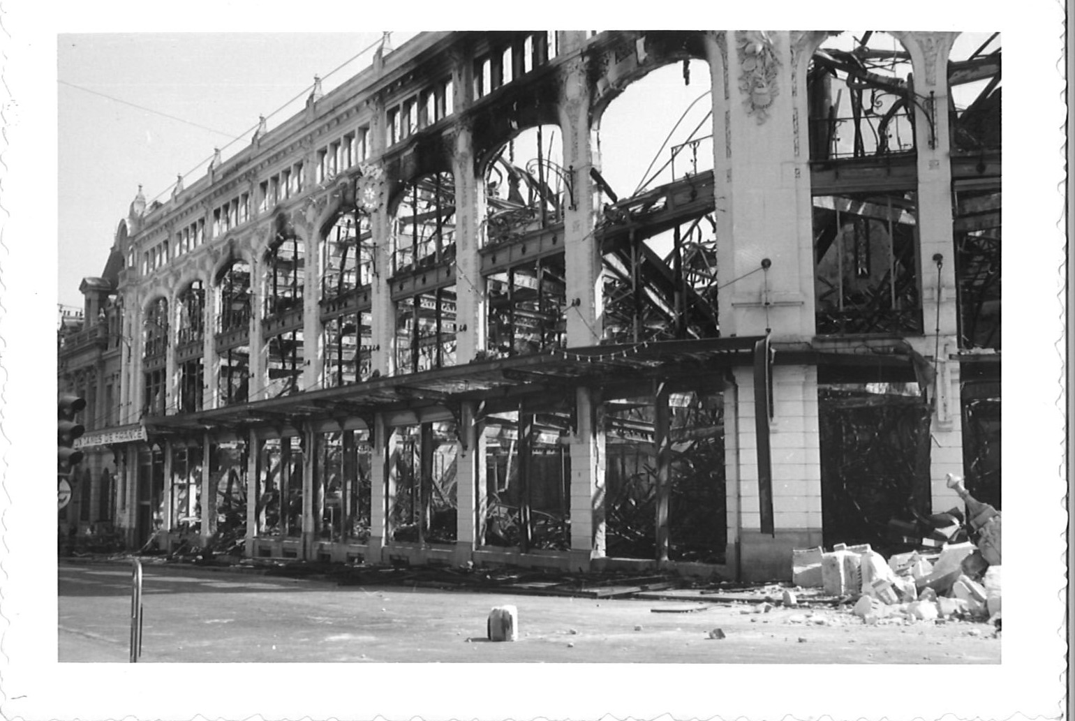 Le bâtiment après l'incendie du 8 juillet 1962