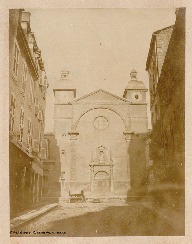 Rue Bourrassière (côté droit allant au carrefour) - Façade de la chapelle du collège