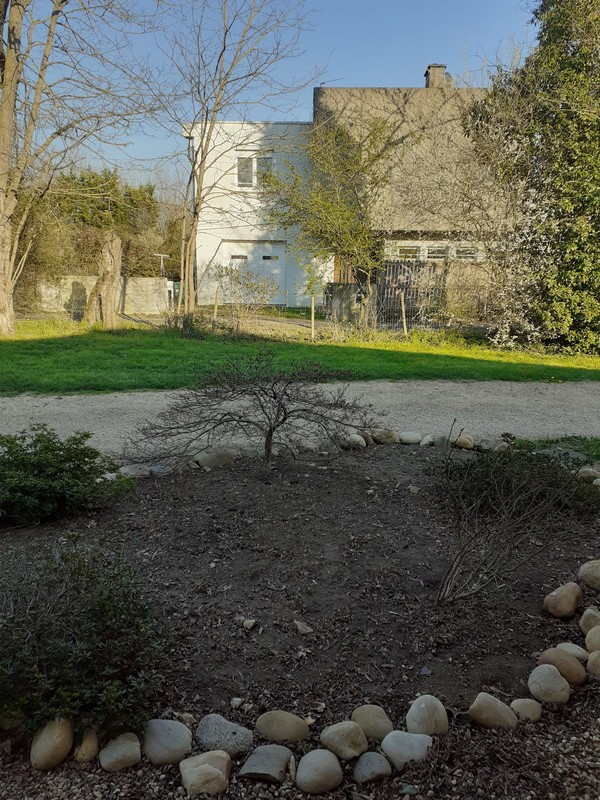 Un jardin de l'allée des Lilas à Saint-Léger-sur-Roanne