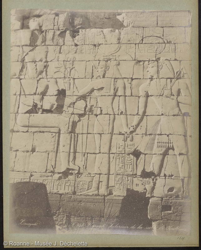 Karnak Intérieur de la salle de Touthmes