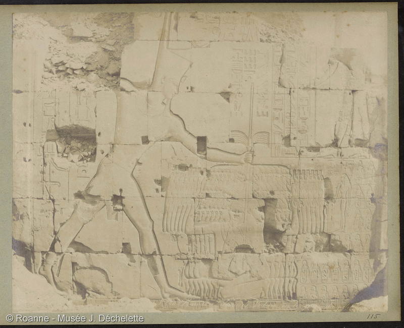 Karnak Tableau de Victoire sur les ruines du petit temple