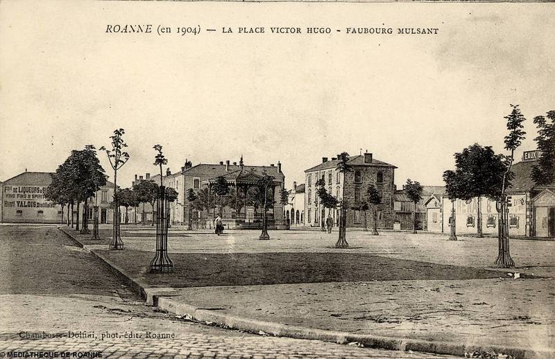 ROANNE (en 1904) - La Place Victor Hugo - Faubourg Mulsant