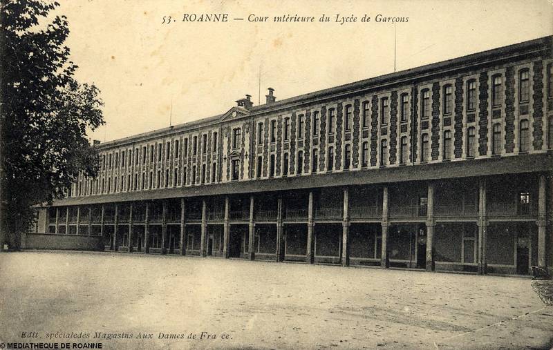 ROANNE - Cour intérieure du Lycée de Garçons