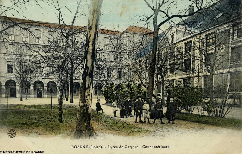 ROANNE (Loire) - Lycée de Garçons - Cour intérieure