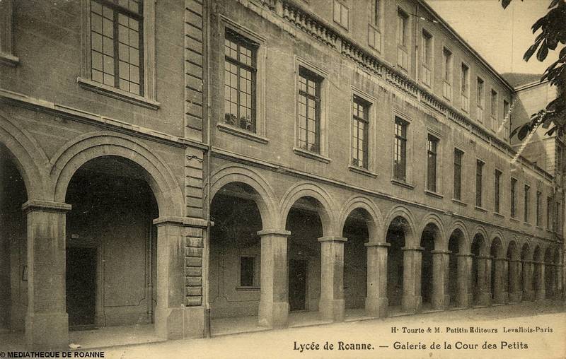 Lycée de Roanne - Galerie de la Cour des Petits