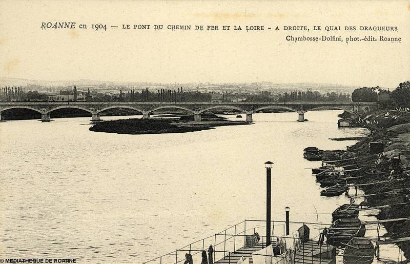 ROANNE en 1904 - Le pont du chemin de fer et la Loire - A droite, le Quai des Dragueurs