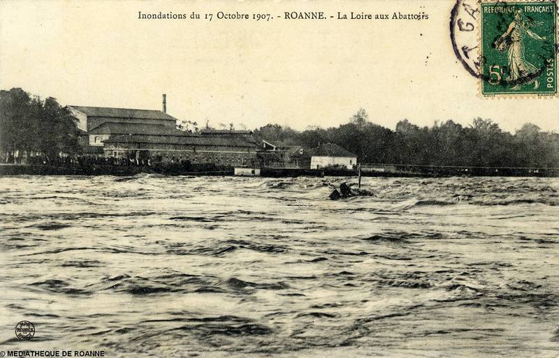 Inondations du 17 octobre 1907 - ROANNE - La Loire aux Abattoirs