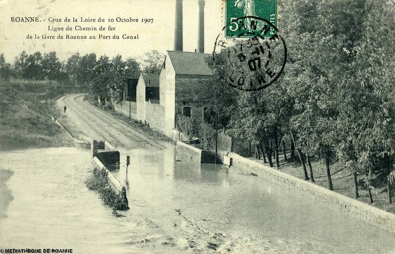 ROANNE - Crue de la Loire du 10 octobre 1907 - Ligne de chemin de fer de la gare de Roanne au port du canal