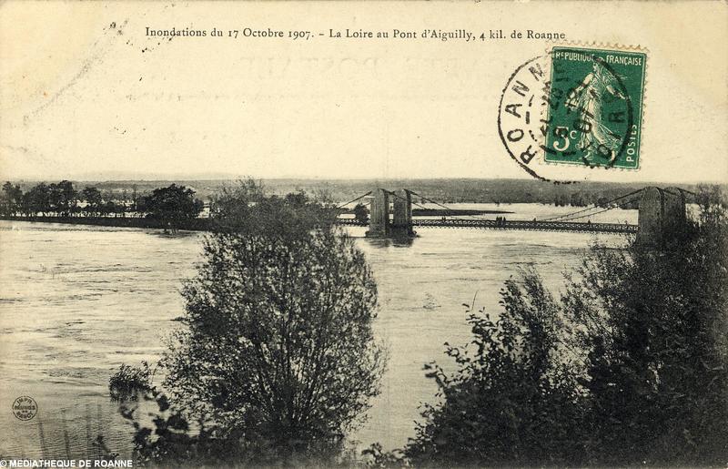 Inondations du 17 octobre 1907 - La Loire au pont d'Aiguilly, 4 kil. de Roanne