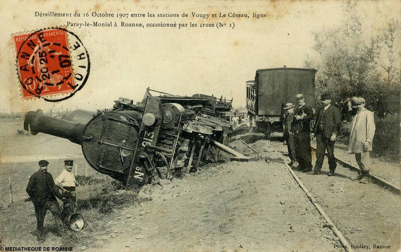 Déraillement du 16 octobre 1907 entre les stations de Vougy et Le Coteau, ligne Paray-le-Monial à Roanne, occasionné par les crues (n° 1)