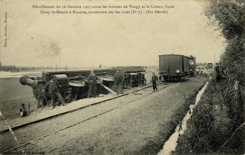 Déraillement du 16 octobre 21907 entre les stations de Vougy et Le Coteau, ligne Paray-le-Monial à Roanne, occasionné par les crues (n° 2) - (six blessés)