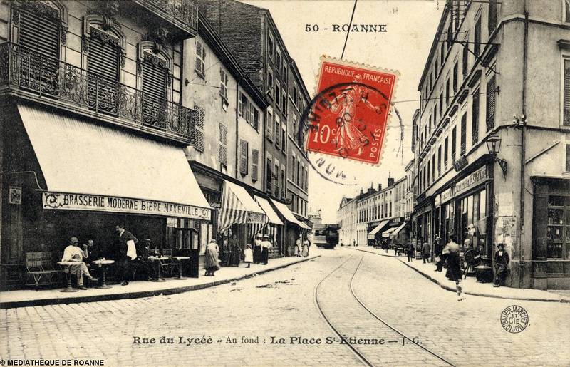 ROANNE -  Rue du Lycée - Au fond : la Place St-Etienne