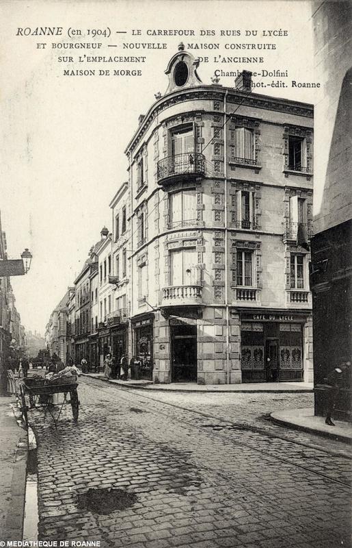 ROANNE (en 1904) - Le carrefour des rues du Lycée et Bourgneuf - Nouvelle maison construite sur l'emplacement de l'ancienne maison de Morge
