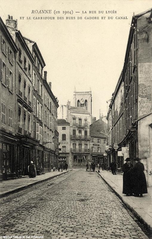 ROANNE (en 1904) - La rue du Lycée et le carrefour des rues de Cadore et du Canal