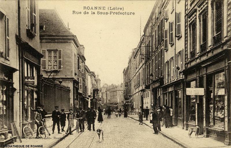 ROANNE (Loire) - Rue de la Sous-Préfecture