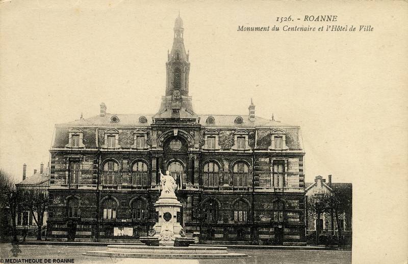ROANNE - Monument du centenaire et l'Hôtel de Ville