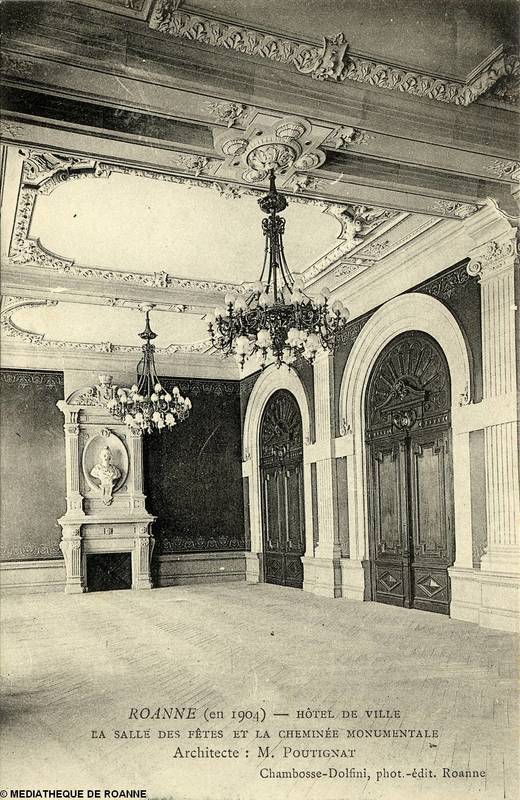 ROANNE (en 1904) - Hôtel de Ville - La salle des fêtes et la cheminée monumentale - Architecte : M. Poutignat