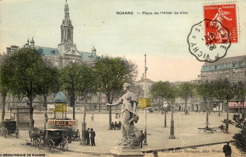 ROANNE - Place de l'Hôtel de Ville