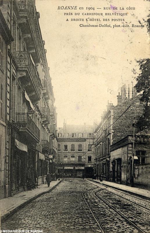 ROANNE en 1904 - Rue de la Côte près du Carrefour Helvétique - A droite l'Hôtel des Postes