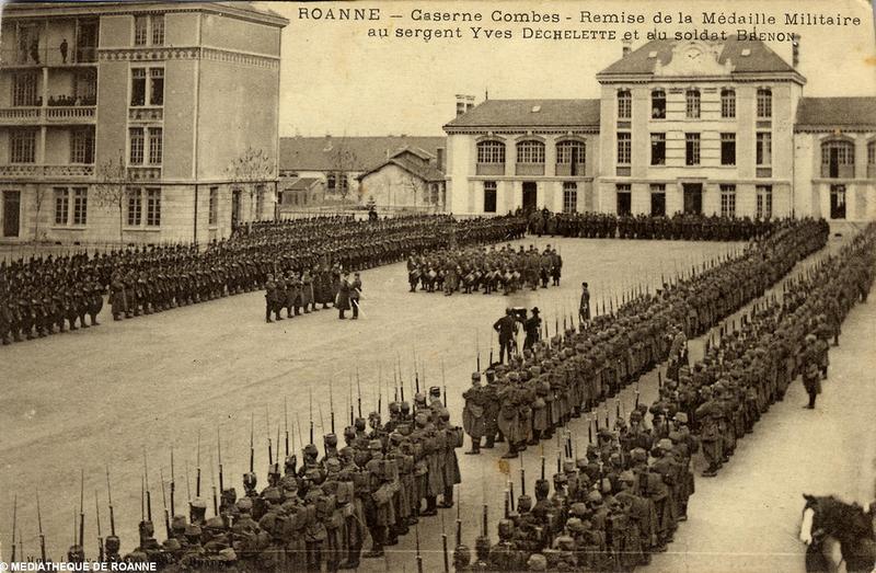 ROANNE - Caserne Combes - Remise de la Médaille Militaire au Sergent Yves Déchelette et au Soldat Brenon
