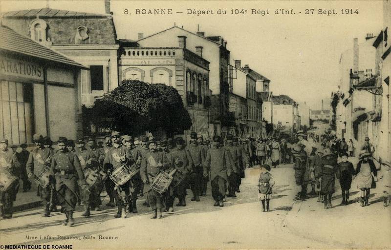 ROANNE - Départ du 104e Régt d'Inf. - 27 sept. 1914