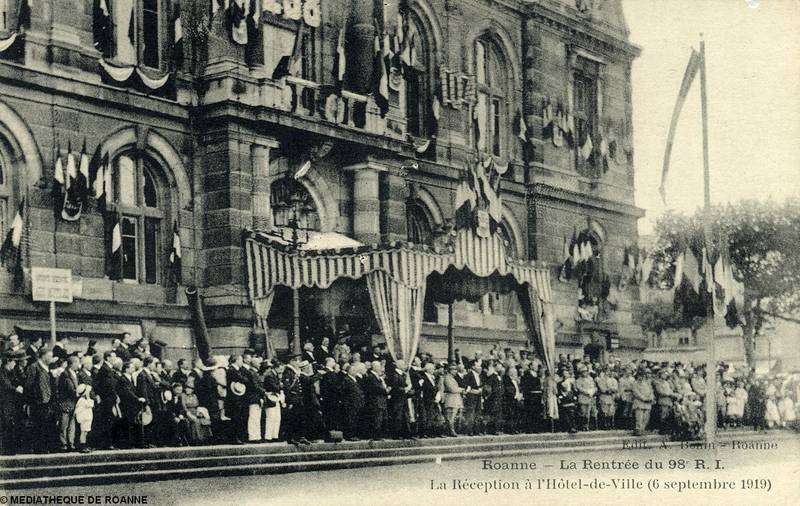 Roanne - La rentrée du 98e R. I. -La réception à l'Hôtel-de-Ville (6 septembre 1919)