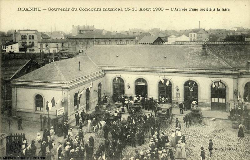 ROANNE - Souvenir du concours musical, 15-16 août 1908 - L'arrivée d'une société à la gare