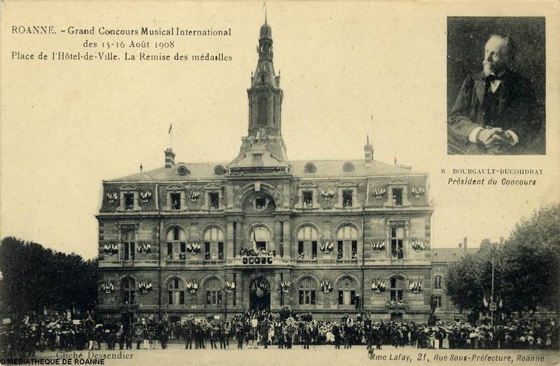 ROANNE - Grand concours musical international des 15-16 août 1908 - Place de l'Hôtel-de-Ville - La remise des médailles