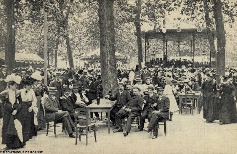 ROANNE 1910, Place des Promenades - Jour de 14 juillet