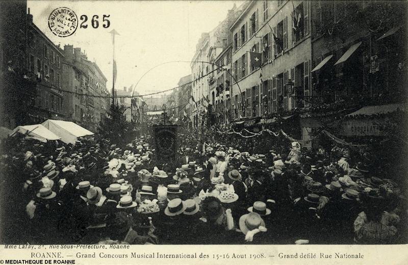ROANNE - Grand concours musical international des 15-16 août 1908 - Grand défilé rue Nationale