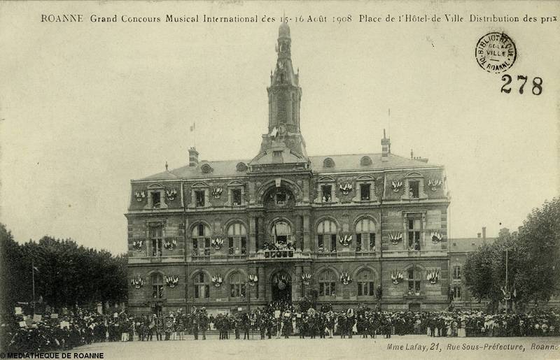 ROANNE - Grand concours musical international des 15-16 août 1908 - Place de l'Hôtel-de-Ville - Distribution des prix