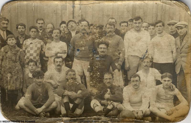 Usine à gaz de Roanne - Ouvriers ayant monté une équipe sportive - années 1926-1930